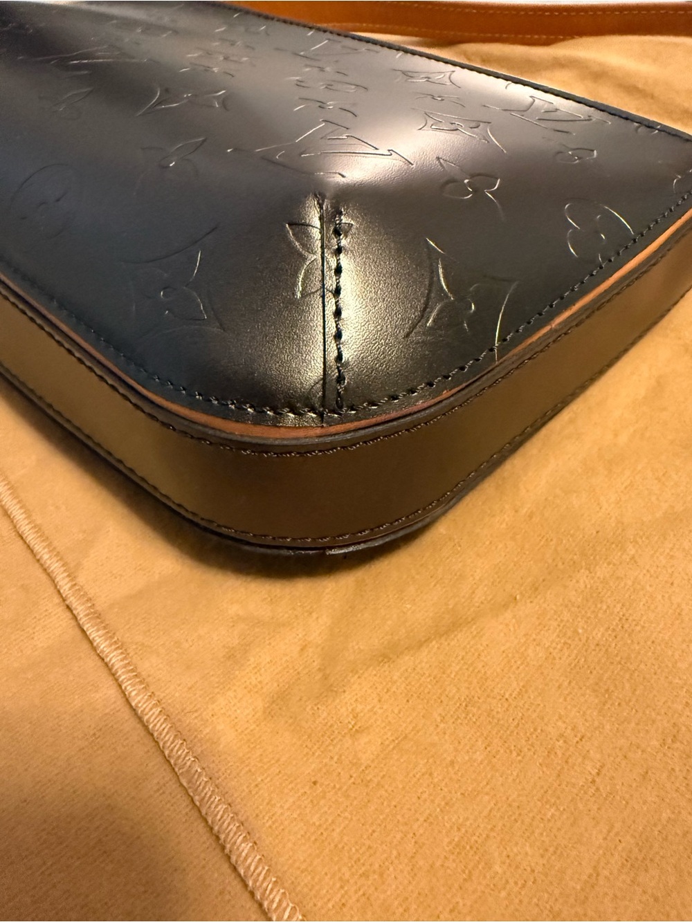 Louis Vuitton Monogram Mat Fowler Shoulder Bag in pristine condition - Picture 4 of 8